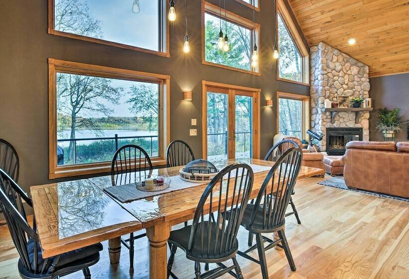 Lakeside Sarona Home: Private Dock & Fire Pit!