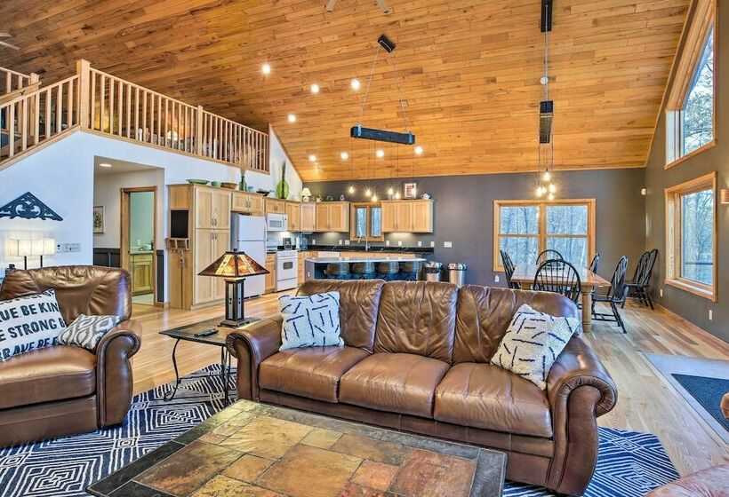 Lakeside Sarona Home: Private Dock & Fire Pit!