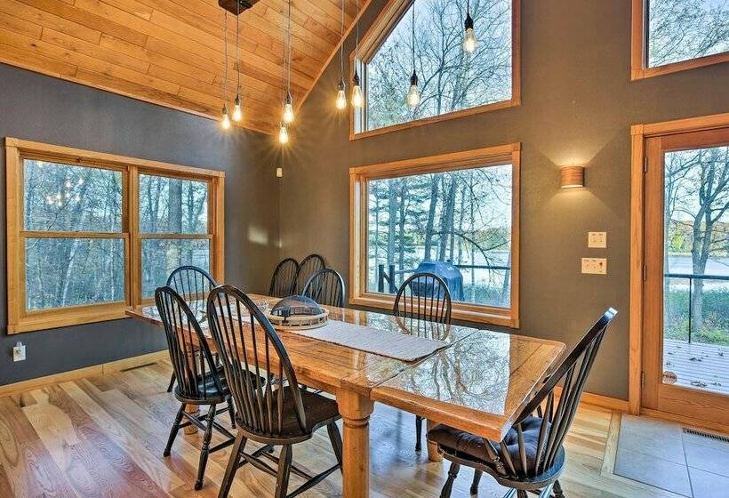 Lakeside Sarona Home: Private Dock & Fire Pit!