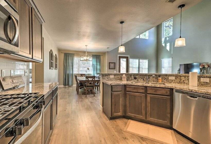 Family Home W/ Deck, 3 Mi To Downtown Flagstaff!