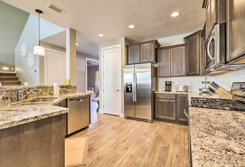 Family Home W/ Deck, 3 Mi To Downtown Flagstaff!