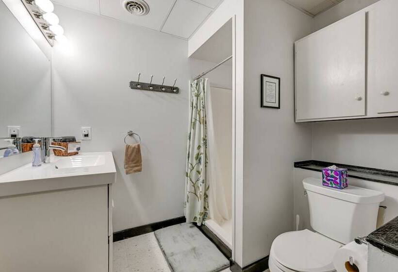 Large Home W/ Indoor Basketball Court + Game Room!