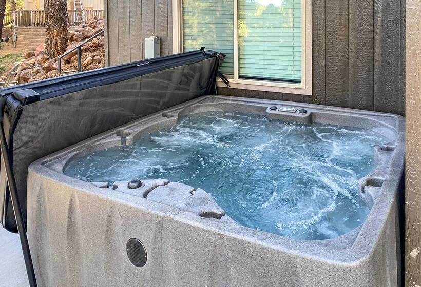 Lavish National Forest Retreat W/ Hot Tub + Views!