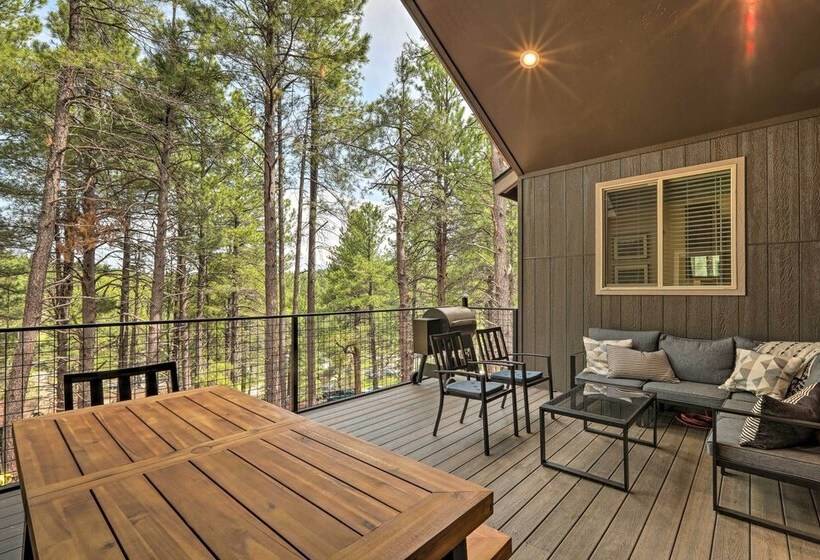 Lavish National Forest Retreat W/ Hot Tub + Views!