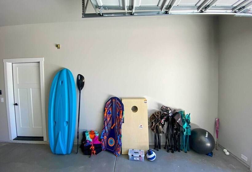 Lavish National Forest Retreat W/ Hot Tub + Views!