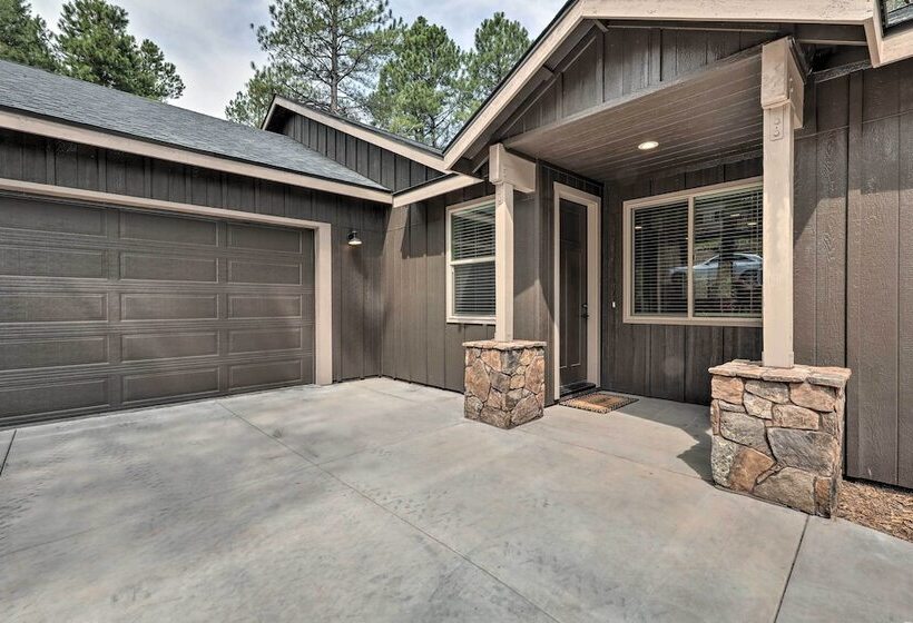 Lavish National Forest Retreat W/ Hot Tub + Views!