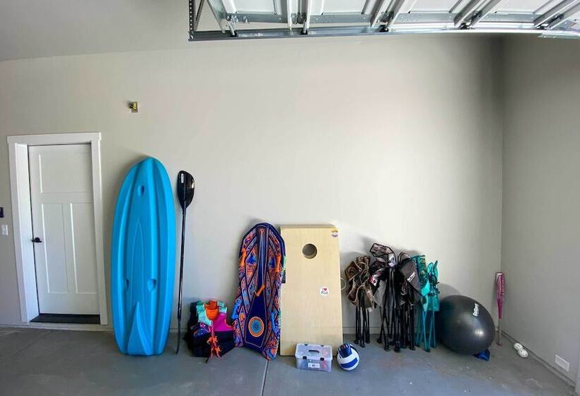 Lavish National Forest Retreat W/ Hot Tub + Views!