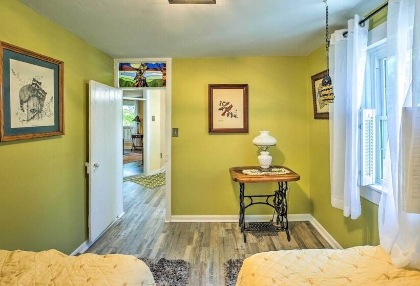 Lucy S Place  Elizabethtown Home W/ Fire Pit