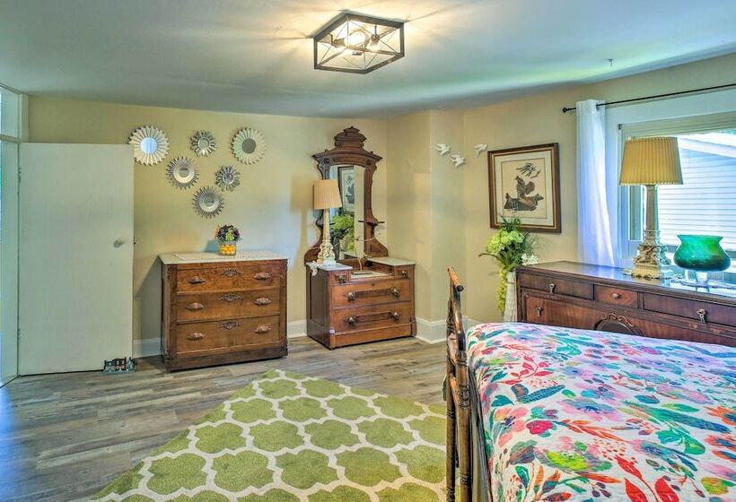 Lucy S Place  Elizabethtown Home W/ Fire Pit