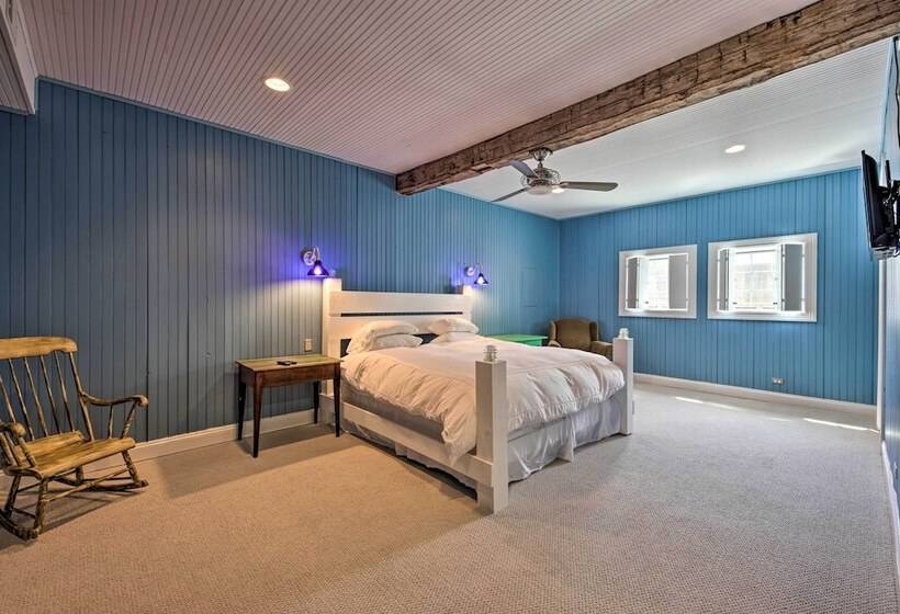 Luxe Barndominium W/ Home Gym, Theater, & More!