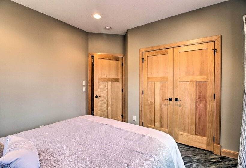 Dock, Hot Tub & Game Room: Luxe Lake Latoka Home