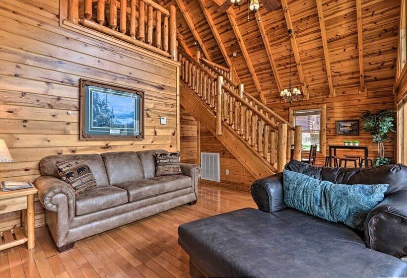 Luxe Smoky Mountain Cabin: Indoor Pool & Fire Pit!