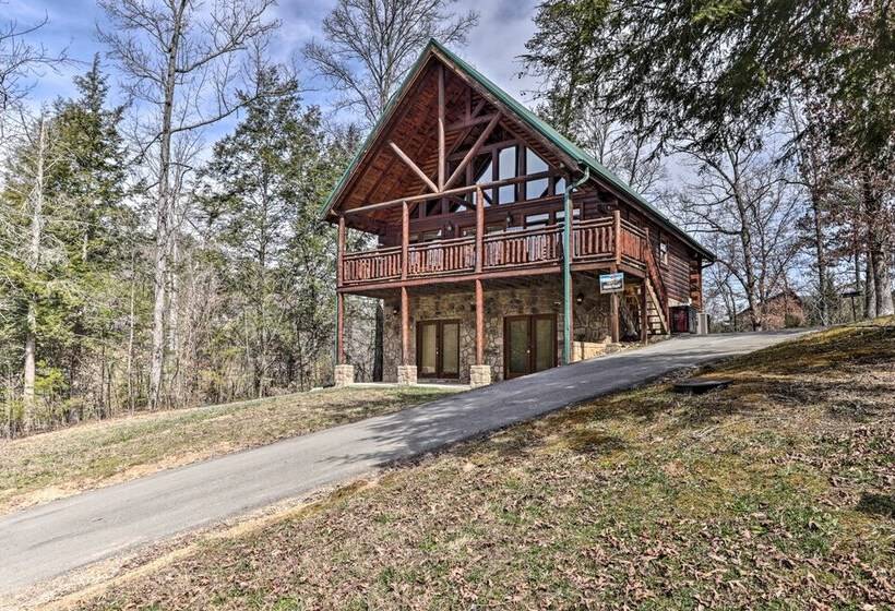 Luxe Smoky Mountain Cabin: Indoor Pool & Fire Pit!