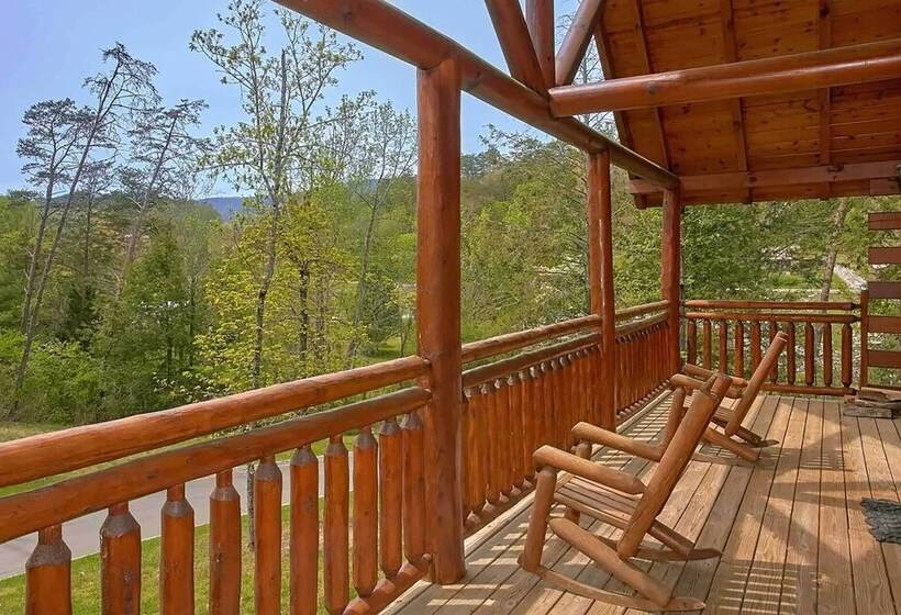 Luxe Smoky Mountain Cabin: Indoor Pool & Fire Pit!
