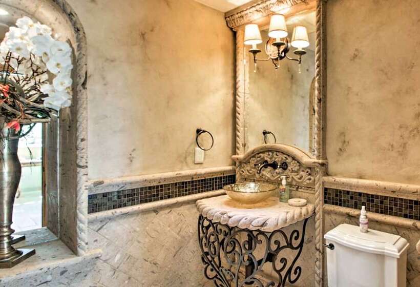 Luxe Tucson Vineyard Home W/ Views & Fire Pit