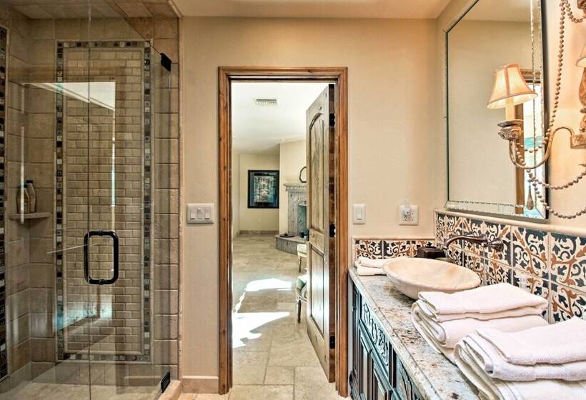 Luxe Tucson Vineyard Home W/ Views & Fire Pit