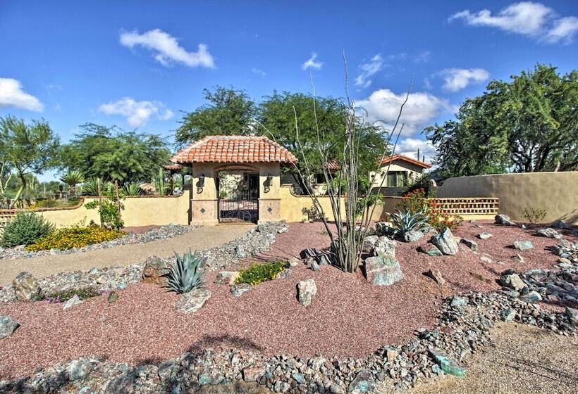 Luxe Tucson Vineyard Home W/ Views & Fire Pit