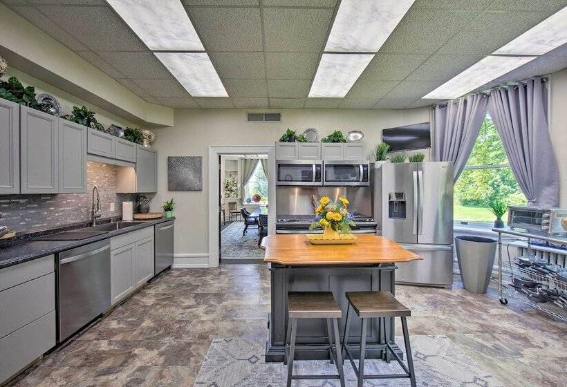 Luxurious Annville Home ~ 8 Mi To Hersheypark