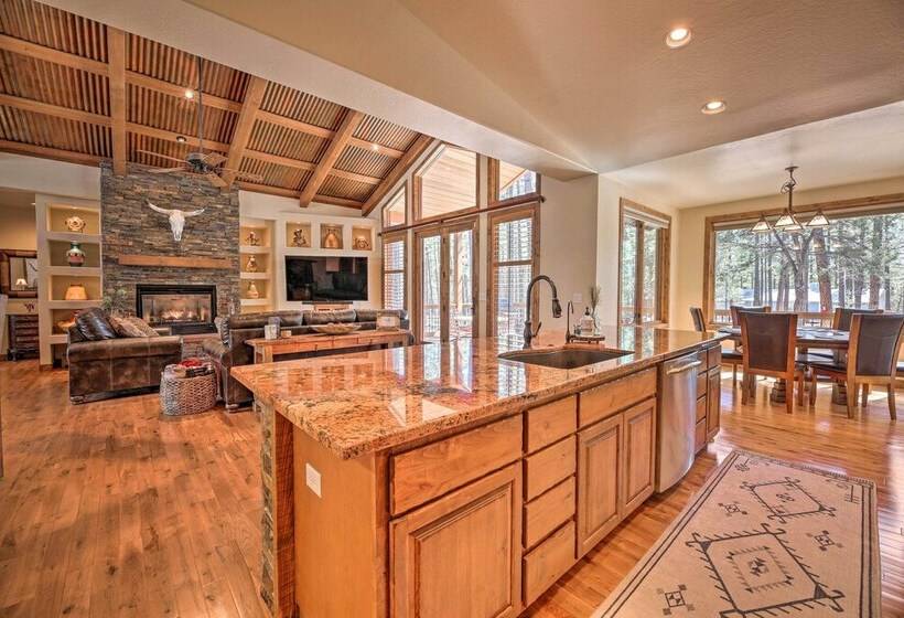 Fire Pit: Family Friendly Lakeside Retreat