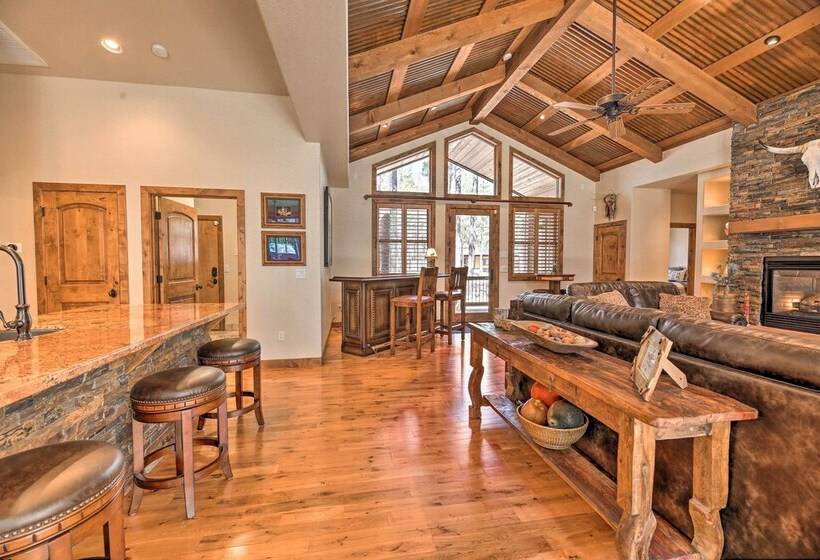 Fire Pit: Family Friendly Lakeside Retreat