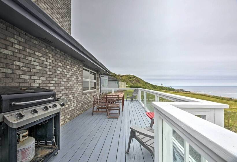 Luxurious Newport Estate W/ Spa & Lighthouse Views