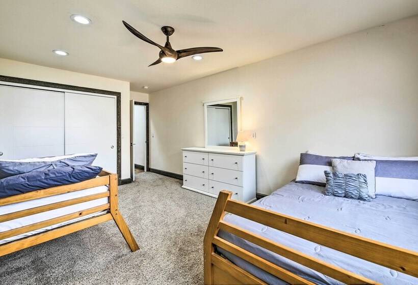 Luxurious Newport Estate W/ Spa & Lighthouse Views