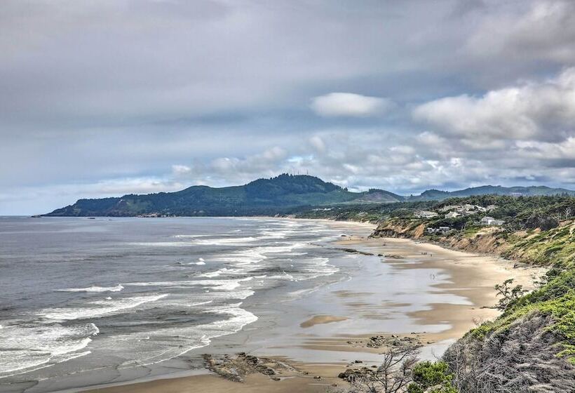 Luxurious Newport Estate W/ Spa & Lighthouse Views