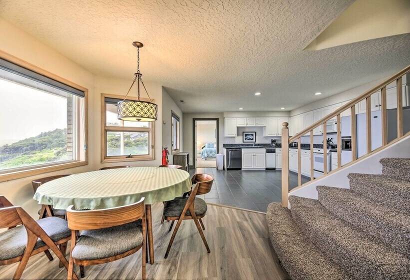 Luxurious Newport Estate W/ Spa & Lighthouse Views