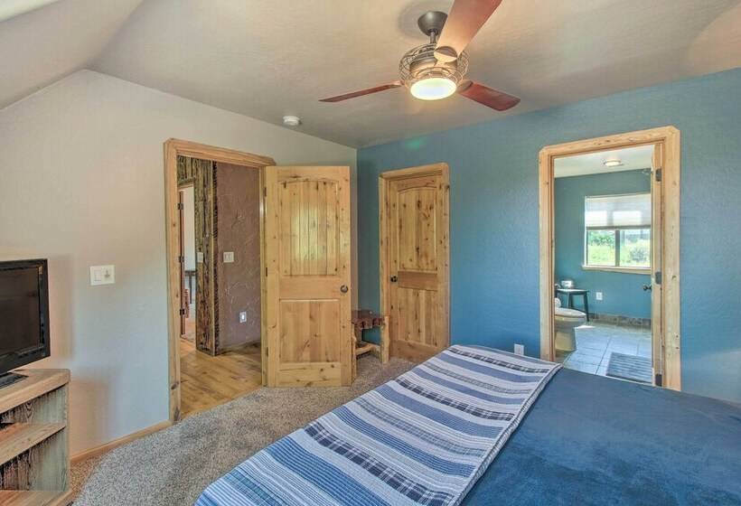 Outdoor Fireplace, Gas Grill: Luxe Heber Cabin!