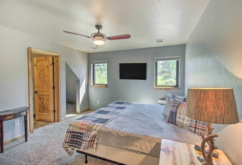 Outdoor Fireplace, Gas Grill: Luxe Heber Cabin!