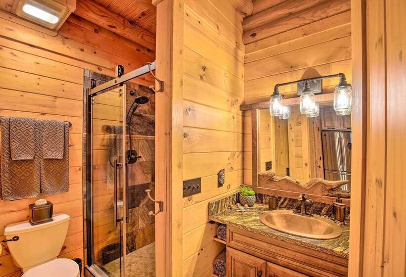 Luxury Mountain Cabin W/ Furnished Deck + Views!