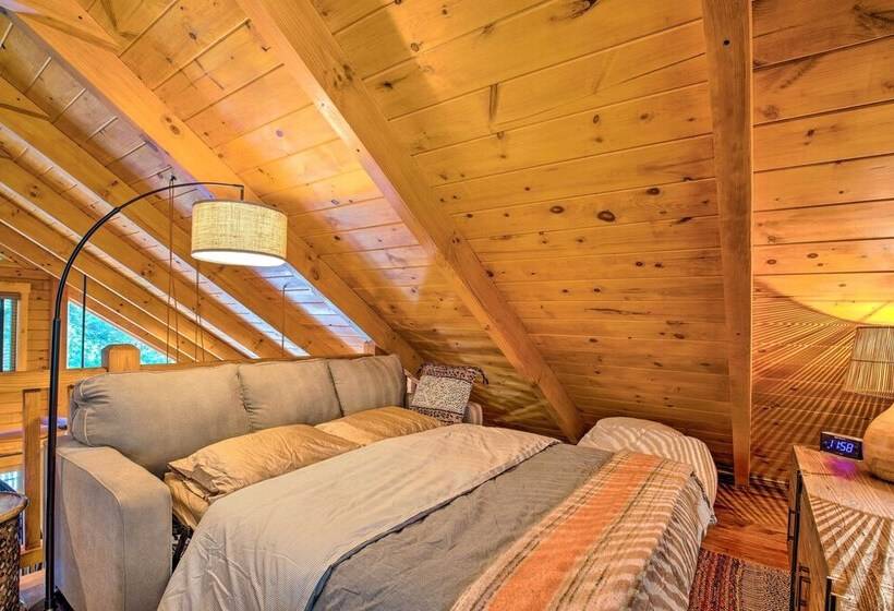 Luxury Mountain Cabin W/ Furnished Deck + Views!