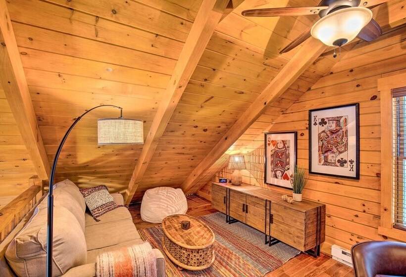 Luxury Mountain Cabin W/ Furnished Deck + Views!