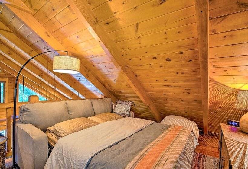 Luxury Mountain Cabin W/ Furnished Deck + Views!