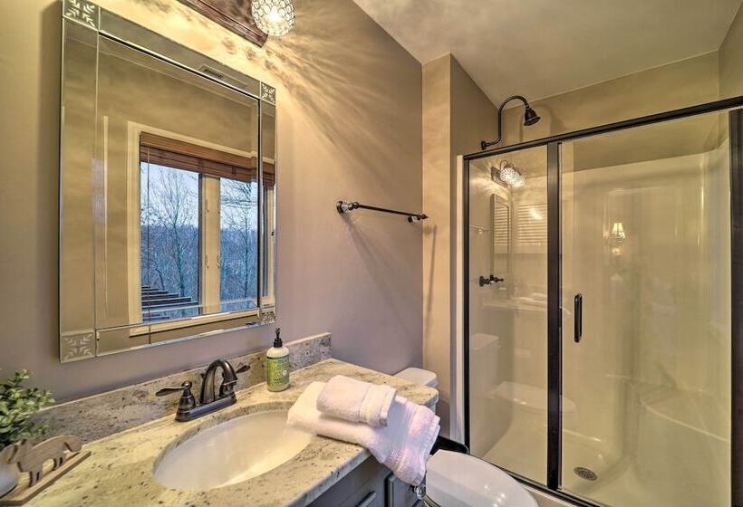 Luxe Beech Mtn Cabin W/ Hot Tub: 2 Mi To Skiing!