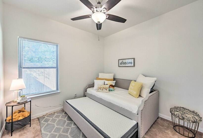 < 1/2 Mi To Lake + Boat Ramp: Mabank Home W/ Grill