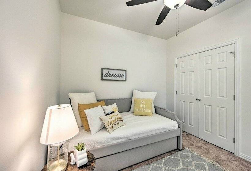 < 1/2 Mi To Lake + Boat Ramp: Mabank Home W/ Grill