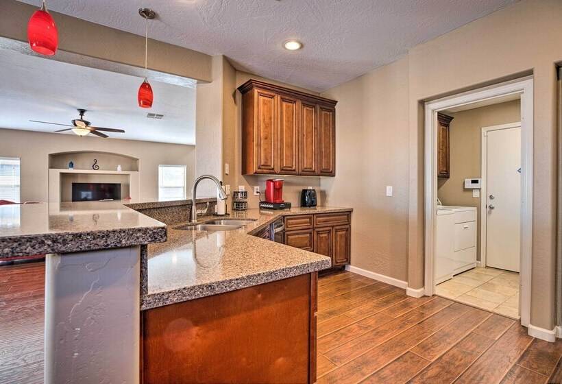 Maricopa Home W/ Outdoor Seating, 2 Mi To Golf!