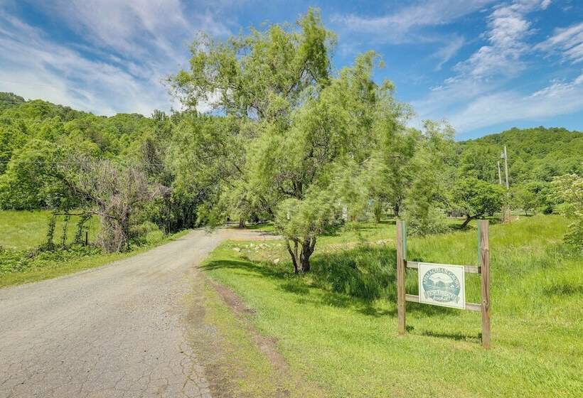 Marshall Cottage On 1895 Tobacco Farm W/ Hot Tub!