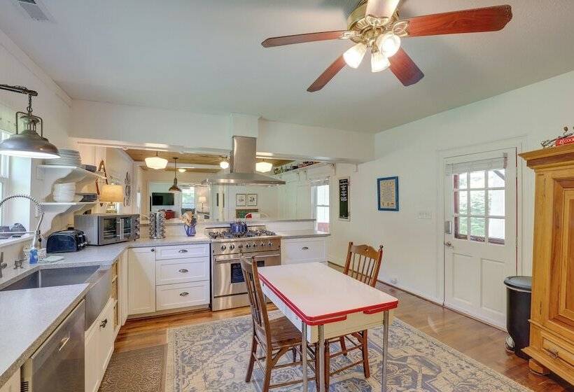 Marshall Cottage On 1895 Tobacco Farm W/ Hot Tub!