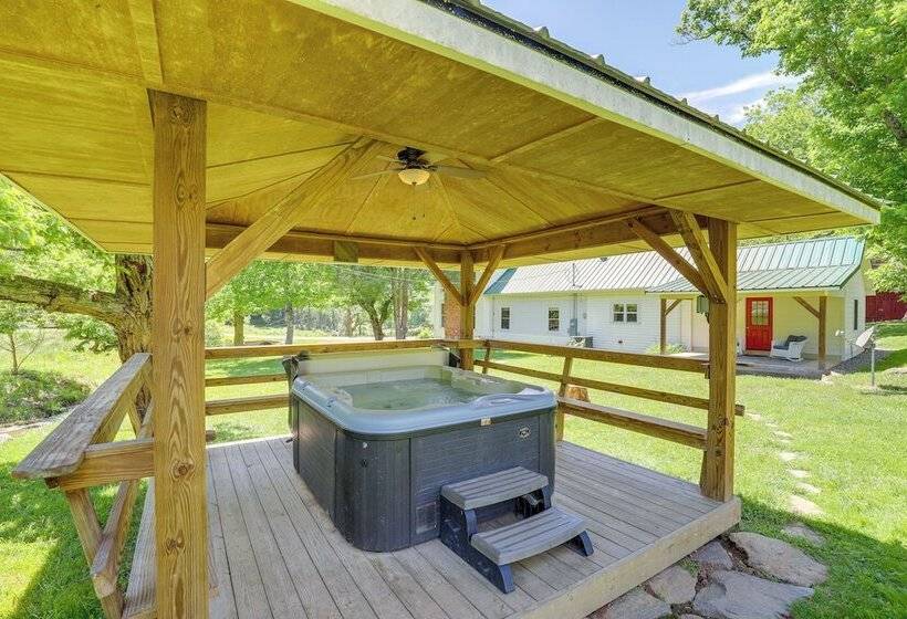 Marshall Cottage On 1895 Tobacco Farm W/ Hot Tub!