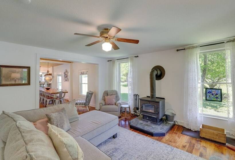 Marshall Cottage On 1895 Tobacco Farm W/ Hot Tub!