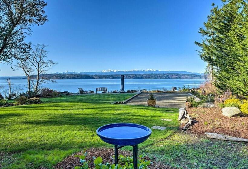 Mid Century Cabin W/ Deck & Puget Sound Vistas!