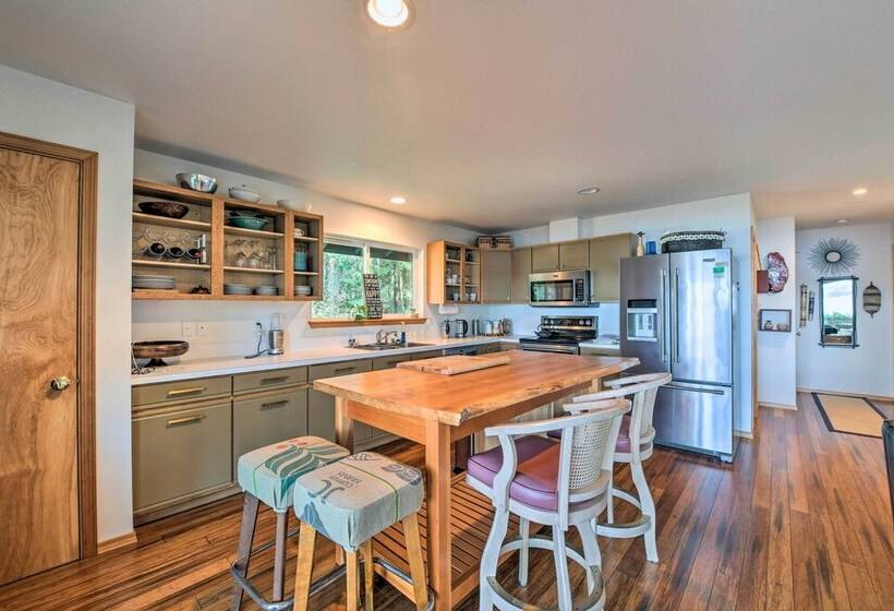 Mid Century Cabin W/ Deck & Puget Sound Vistas!