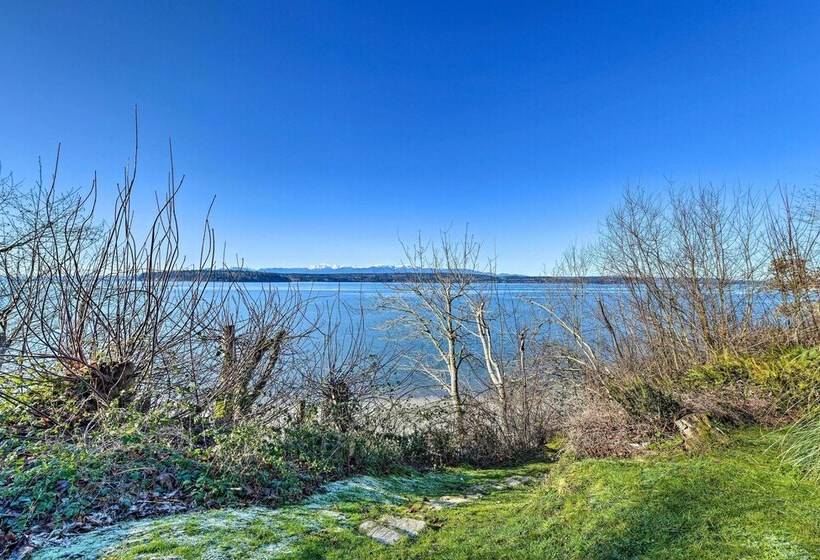 Mid Century Cabin W/ Deck & Puget Sound Vistas!