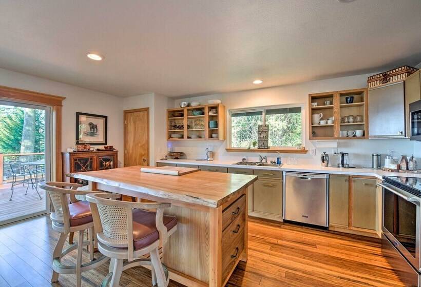 Mid Century Cabin W/ Deck & Puget Sound Vistas!