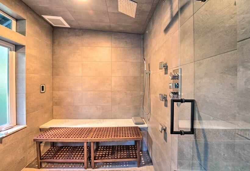 Mid Century Cabin W/ Deck & Puget Sound Vistas!