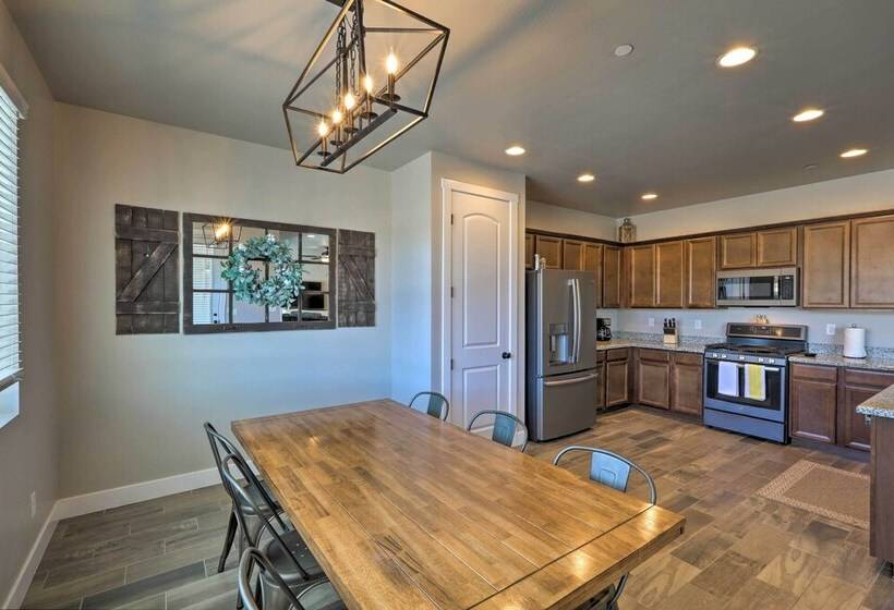 Flagstaff Home W/ Views   Near Arizona Snowbowl!