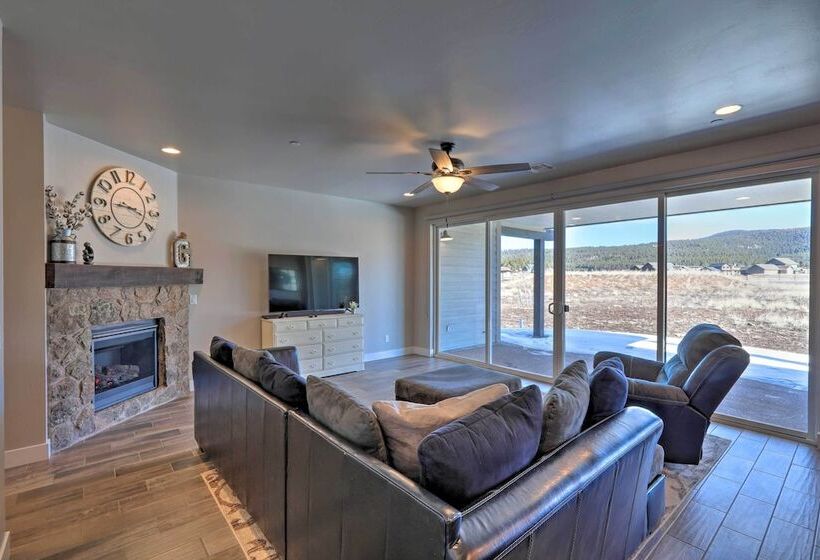 Flagstaff Home W/ Views   Near Arizona Snowbowl!