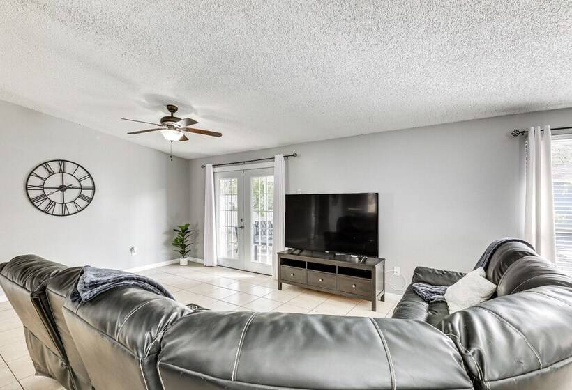 14 Mi To Dwtn Tampa Bay: Brandon Home W/ Fire Pit!